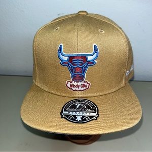 Brand New HWC Chicago Bulls Sand And Sky Tan Fitted Mitchell & Ness sz 7 3/4 NBA